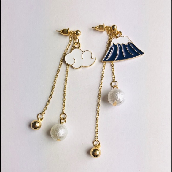 New! Japan Fuji Mountain & Cloud Drop Earrings. - Picture 1 of 4